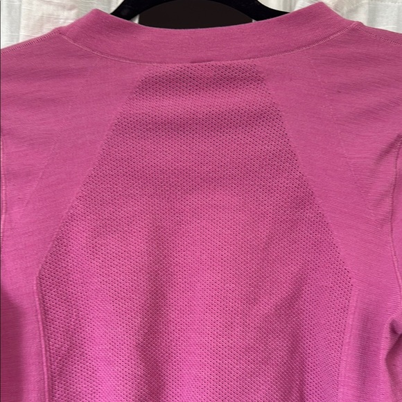 Athleta Women's Pink Long Sleeve workout top -Excellent condition - Picture 4 of 5